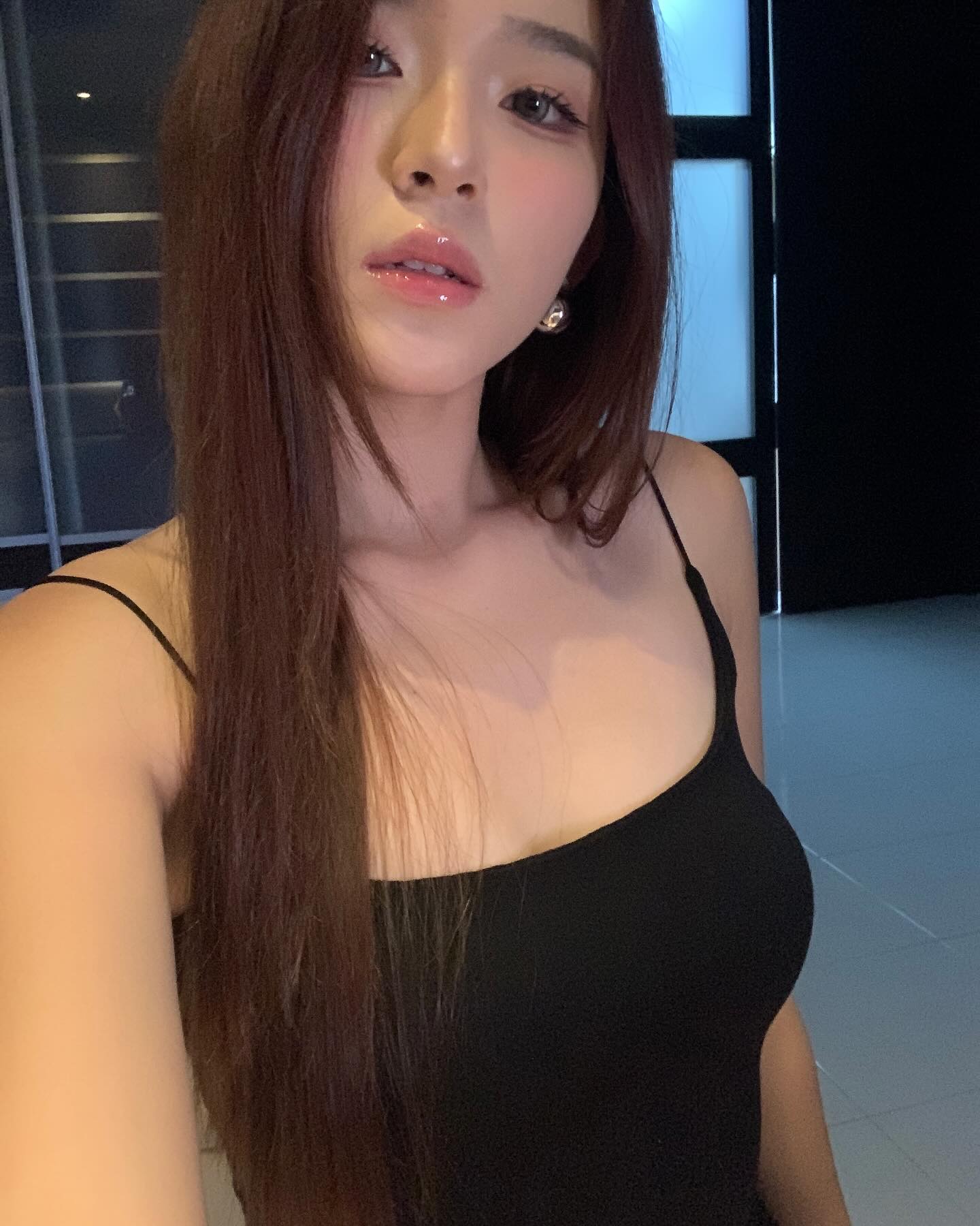 帕萨迪纳留学生约炮约爱加line：qj98877