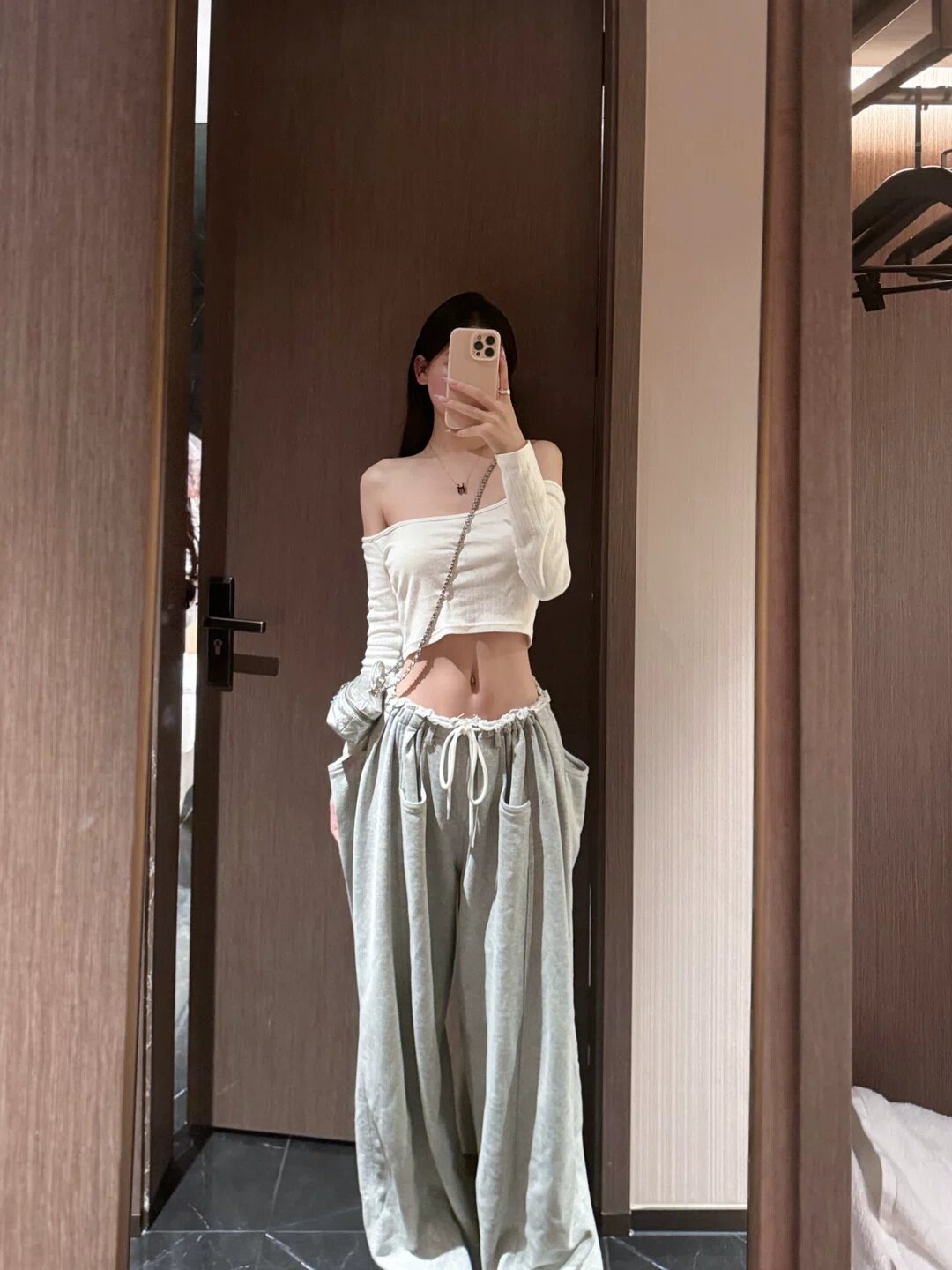 柏林留学生约炮约爱加line：qj98877可上门