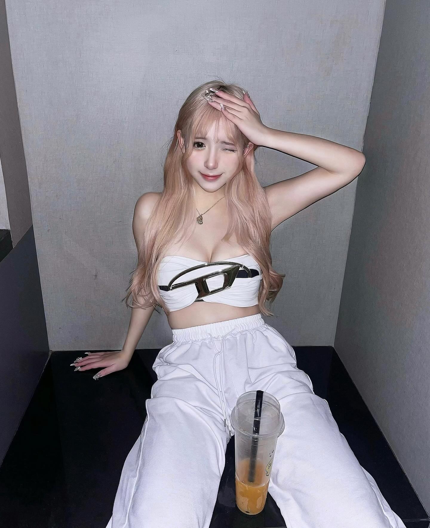 留学生约炮约爱加line：qj98877可上门